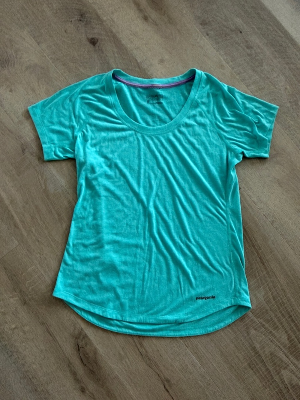 Patagonia Women’s Aqua Scoop Neck Short Sleeve Tee size Medium